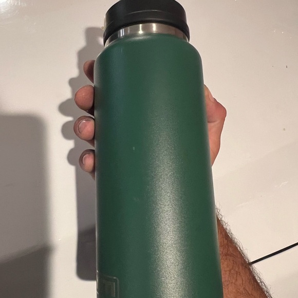 Yeti Large Water bottle - Picture 10 of 11